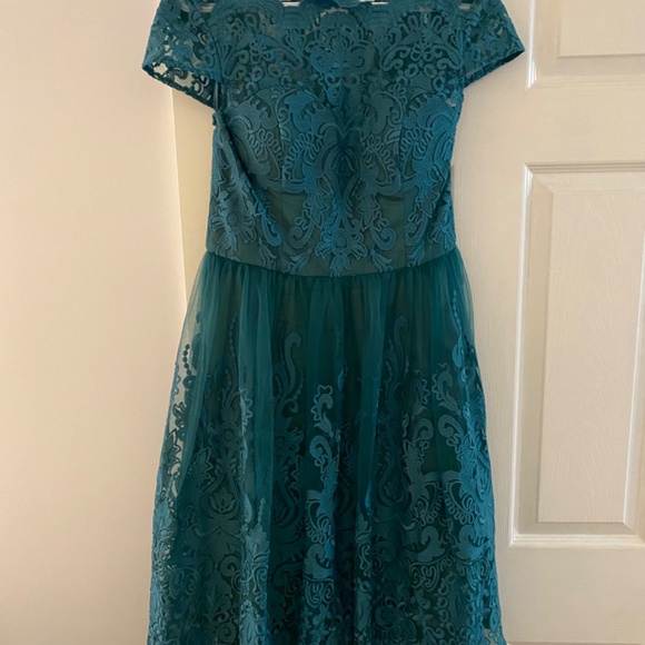Lace cocktail dress - Picture 2 of 5